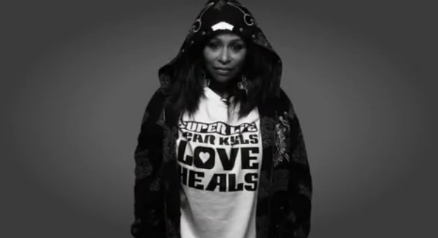 [VIDEO] Chaka Khan reworks 'Super Life' in a tribute to Trayvon Martin