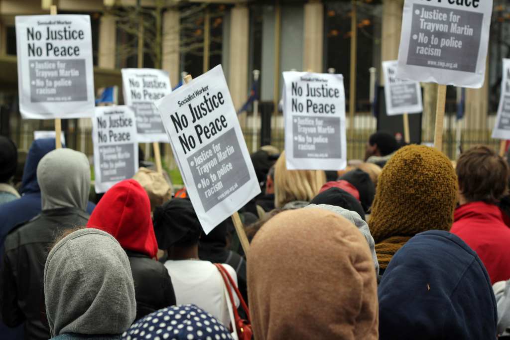 [Photoset] Londoners protest for Trayvon Martin outside the US Embassy